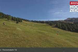 Kamera Hochzeiger  Zirbenbahn Bergstation (LIVE Stream)