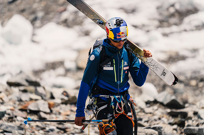 Andrzej Bargiel zjechał na nartach z K2 fot. Marek Ogień Andrzej Bargiel zjechał na nartach z K2 fot. Marek Ogień