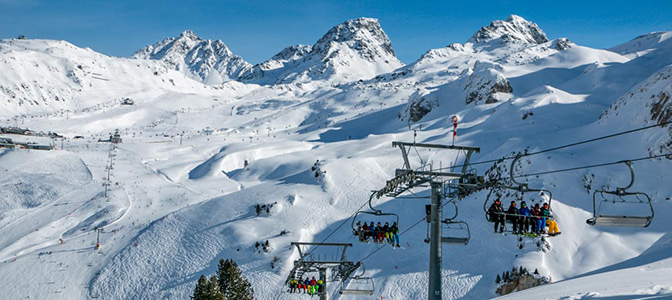 Jak legalnie pojeździć na nartach w Austrii w trakcie lockdownu?