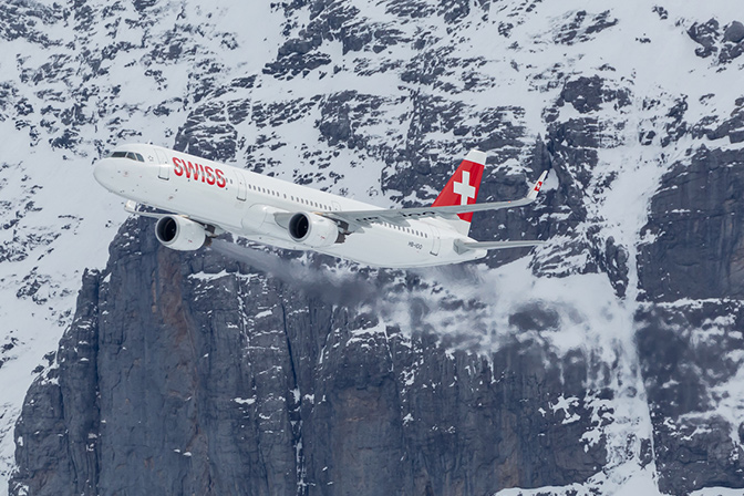 SWISS - twoje narty lecą z tobą za darmo