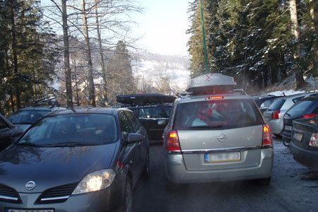 Korbielów - wyjazd z parkingu fot. skionline.pl