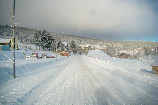 W Zieleniec Ski Arena rozpoczęło się naśnieżanie stoków W Zieleniec Ski Arena rozpoczęło się naśnieżanie stoków