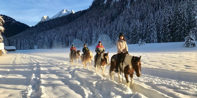 Charlotte Horse Riding - Campitello di Fassa, Trentino