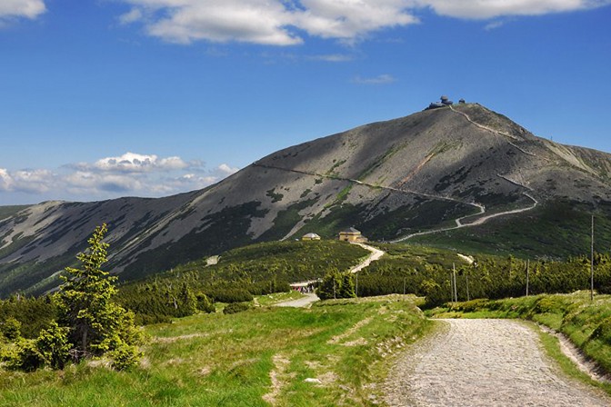 Najwyższa góra w Czechach jest Śnieżka (1603 m n.p.m.) Najwyższa góra w Czechach jest Śnieżka (1603 m n.p.m.)